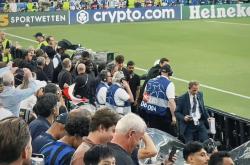 开云体育-巴萨客场遭遇惨败，欧冠席位岌岌可危的简单介绍