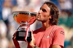 开云体育中国官网-法国网球队险胜世界网球队，西西帕斯三分雨点燃全场