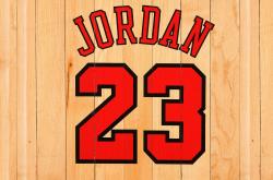 开云下载-赛道与球场，当F1年度争冠焦点战遇上雄鹿决胜局