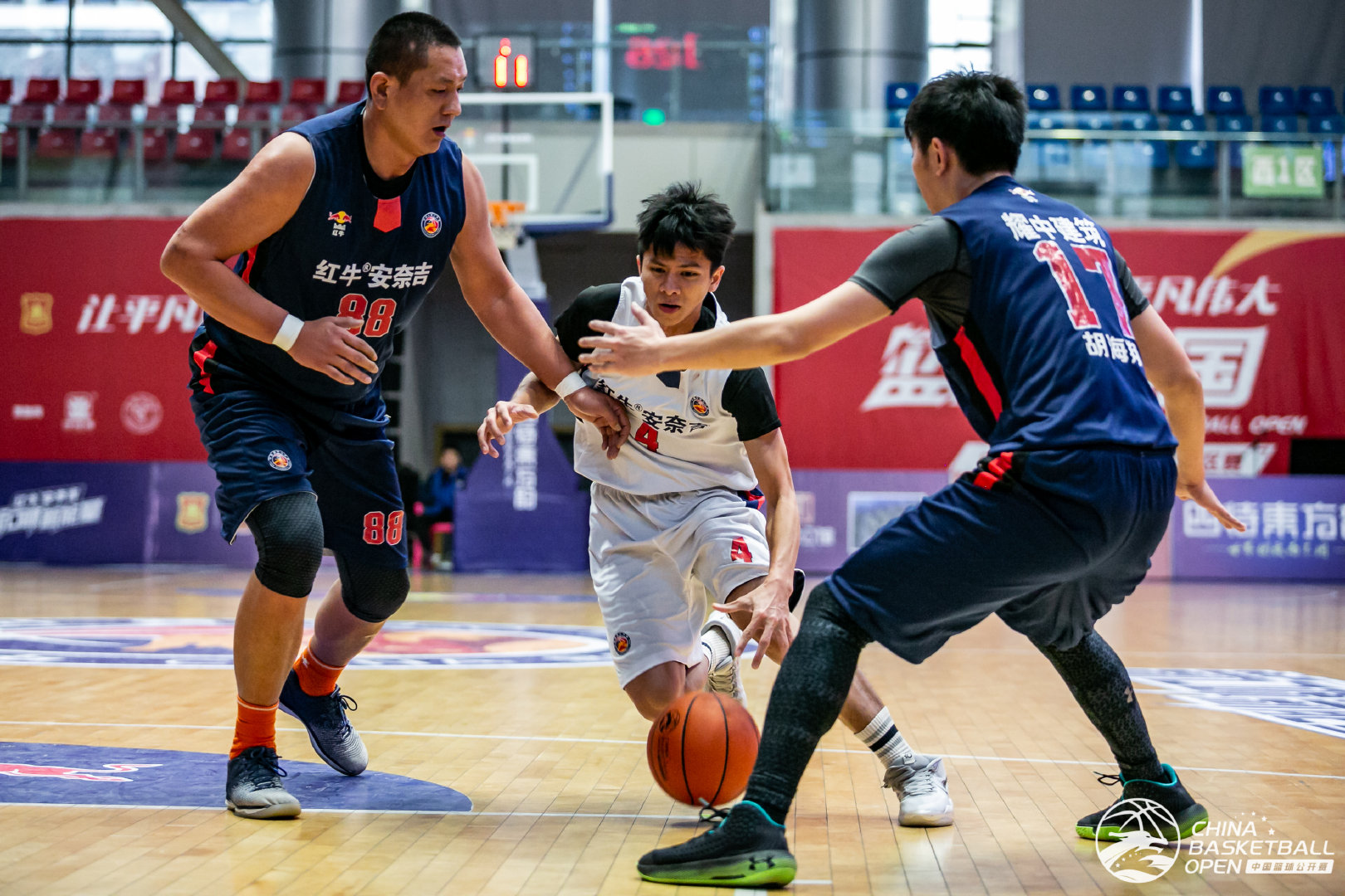 湖南男篮战胜海南队，取得胜利