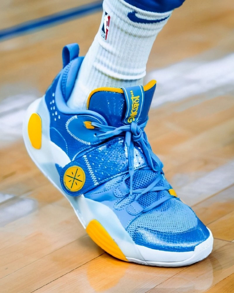 雷诺车队逆转阿斯顿马丁，拉塞尔高光表现