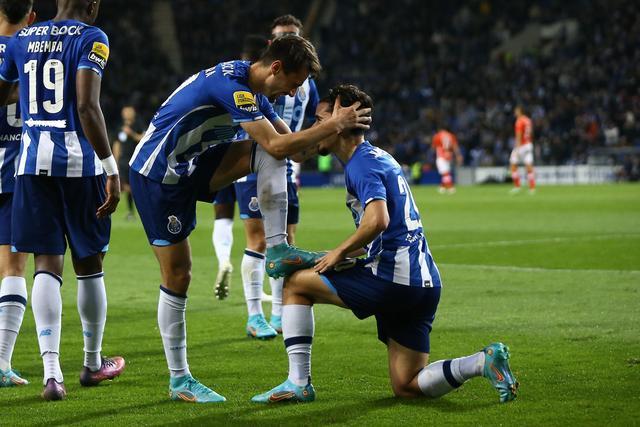 关于里昂主场大胜梅斯，保持领跑优势的信息