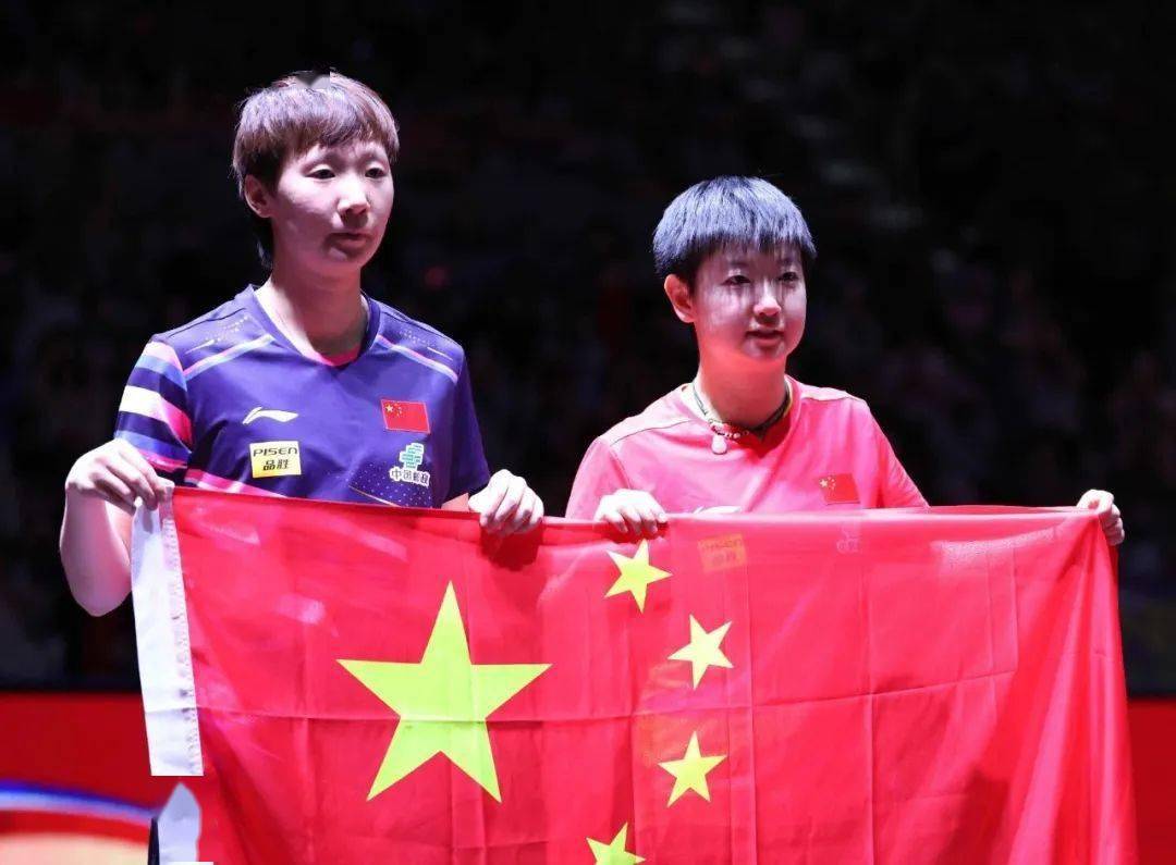 关于夺冠瞬间震撼全场，运动员泪洒赛场的信息