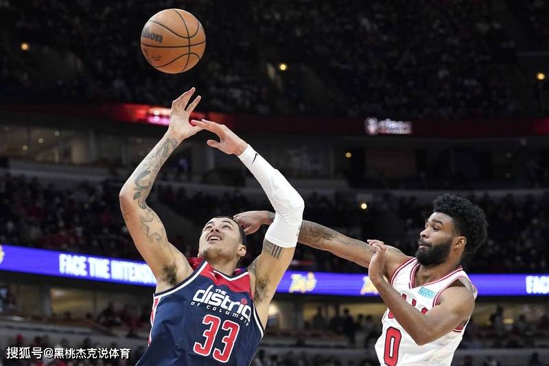 中国男篮轻取勇士B队，拉文送出助攻