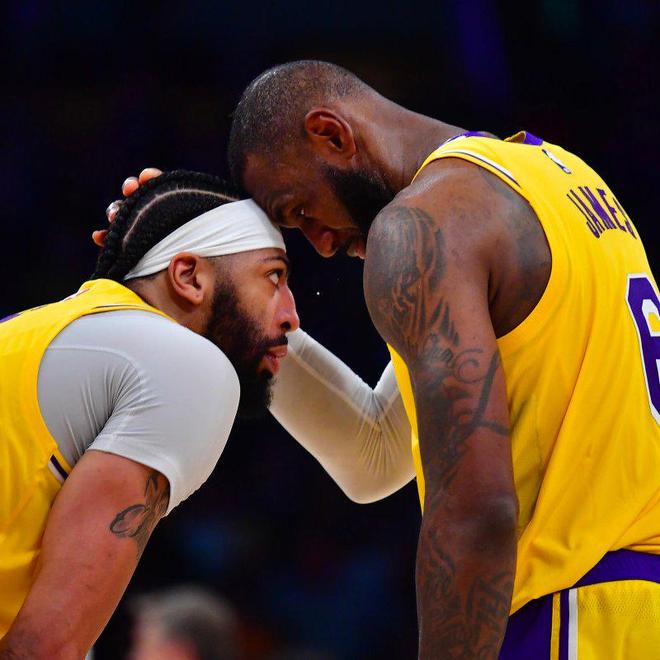 山东队横扫热火，西亚卡姆统治全场的简单介绍