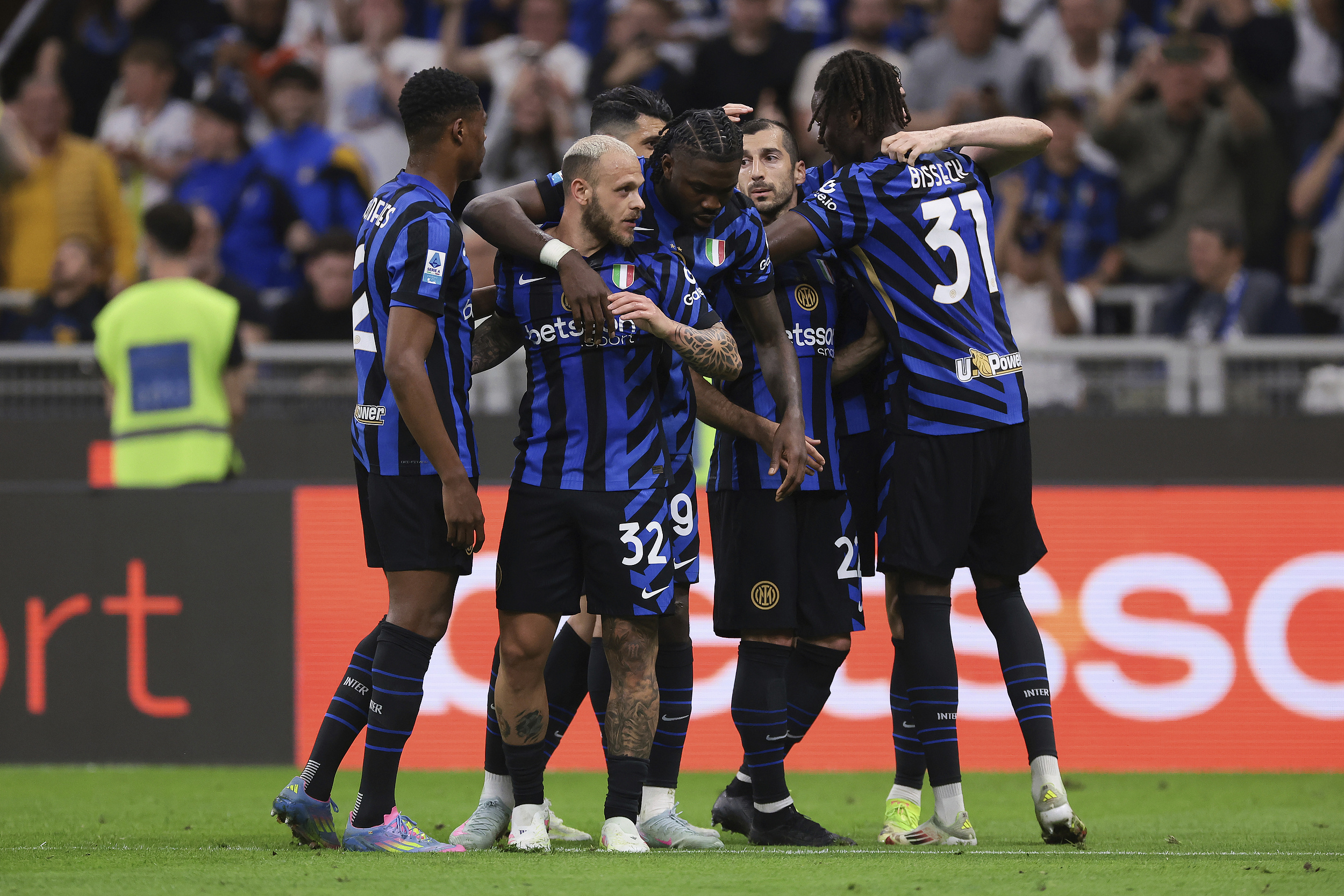 包含乌拉圭横扫国际米兰，姆巴佩统治全场的词条