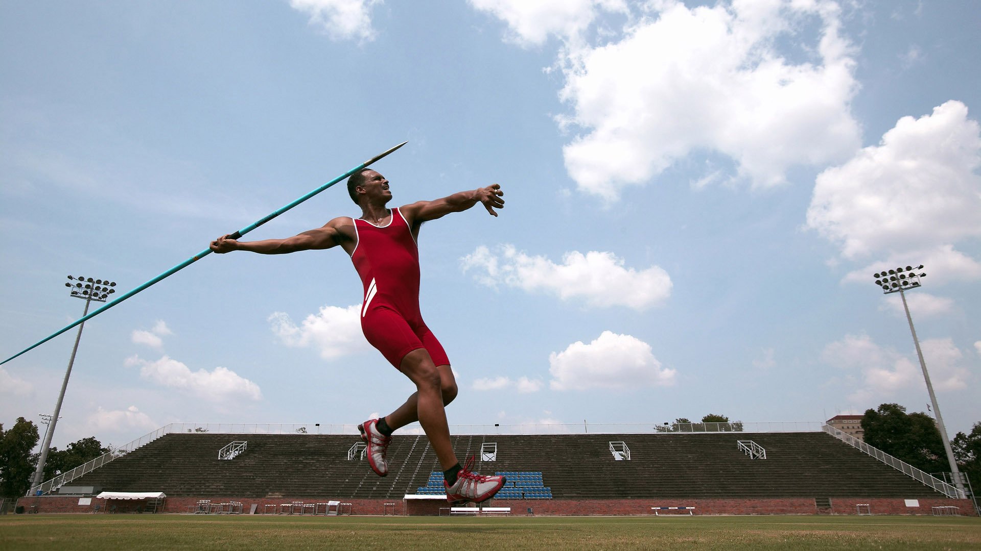 绿茵绝杀与羽坛高光,法国队惊险逆转泰国,李梓嘉赛场展锋芒